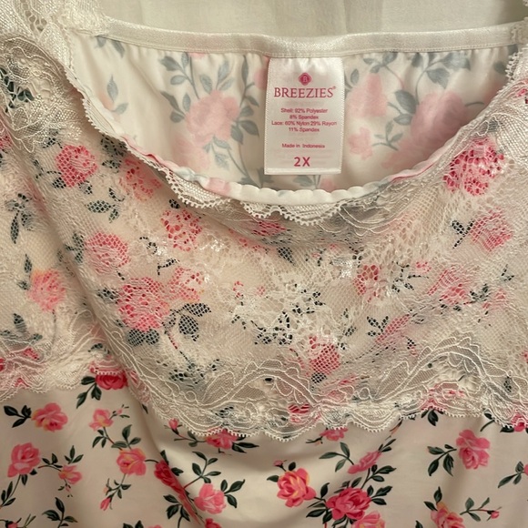 Floral lacey tank top - Picture 2 of 3